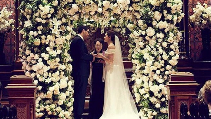 Jednoduché svadobné šaty, ale prekrásne. Hollywodska hviezda sa vydala