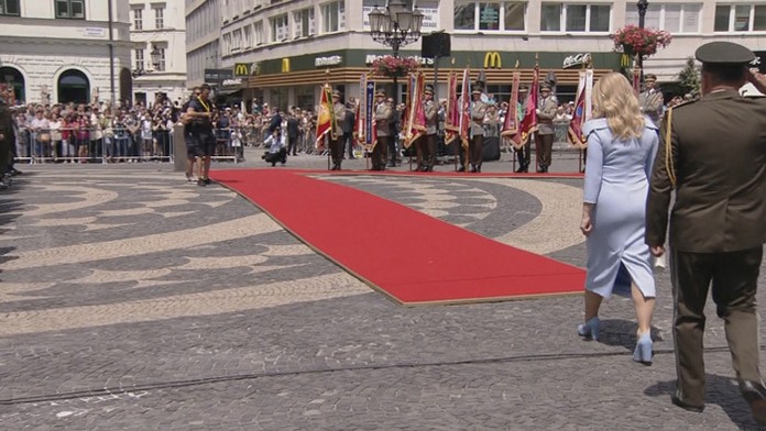 Topánky počas prezidentského sľubu a pri prehliadke Čestnej stráže prezidentky.