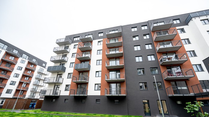 Na snímke je bytovka 