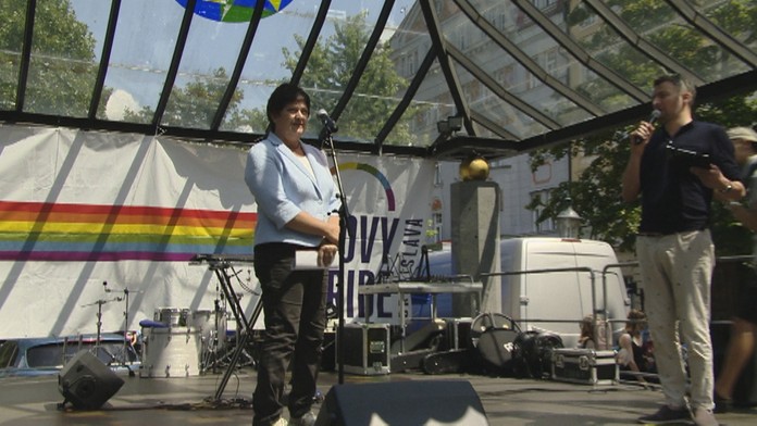 Osobná účasť a vyvesená dúhová vlajka na úrade. Aj takýmto spôsobom podporila verejná ochrankyňa práv Mária Patakyová sobotňajší