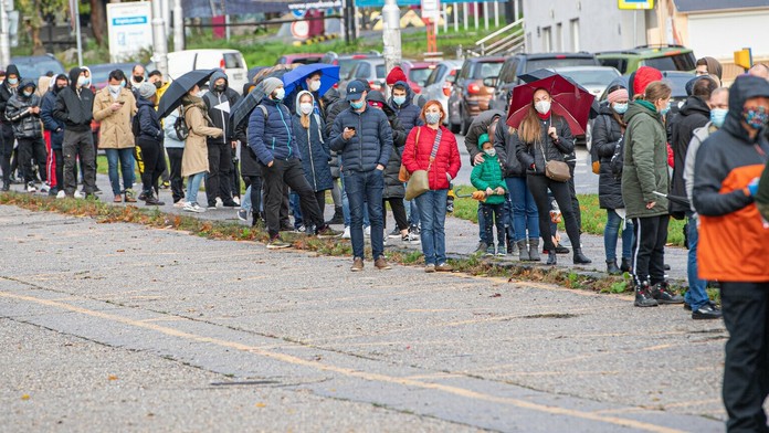 Testovanie pri amfiteátri v Košiciach.