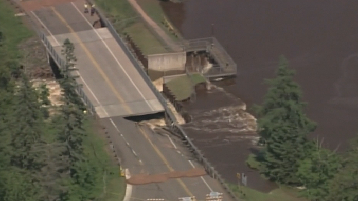 Pretrhnutá priehrada v USA