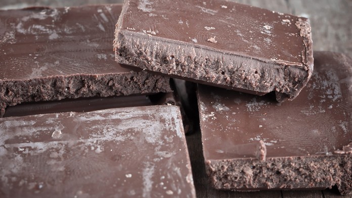 Keď vám biely povlak pokazí chuť na čokoládu. Viete z čoho vzniká?