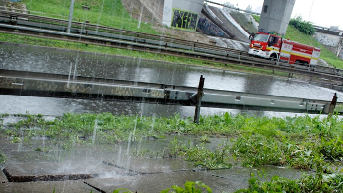 Búrky neutíchajú, práve naopak. Prudké lejaky aj s krúpami čakajte na celom Slovensku
