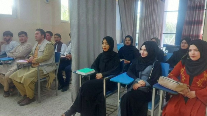 Štúdium na univerzitách v Afganistane, aké nariadil Taliban