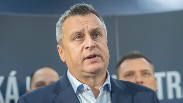 Vláda sa definitívne rozhodla rozdeliť RTVS na rozhlas a televíziu, vyhlásil A. Danko