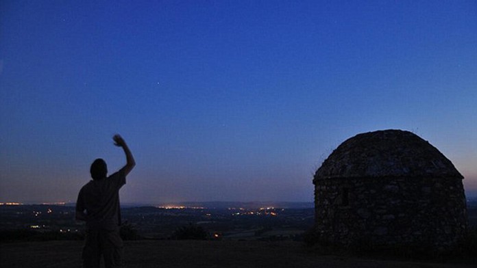 Ľudia zdravia sondu Cassini do vesmíru