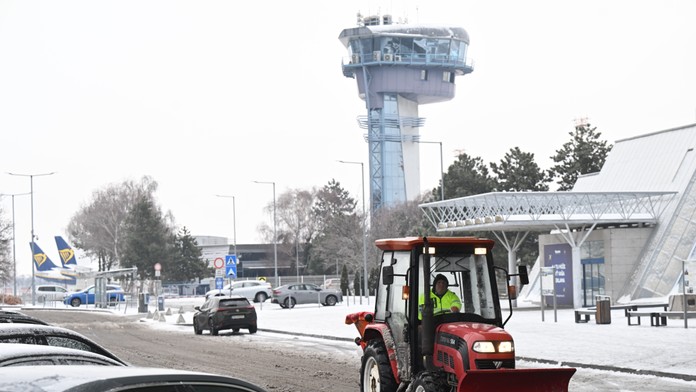 Z Bratislavy do Košíc mali ísť lietadlom. Dostali cestu autobusom