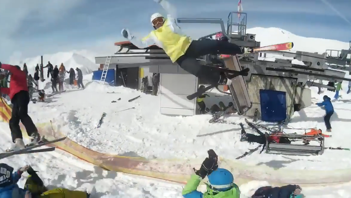 Lanovka vyhadzovala lyžiarov