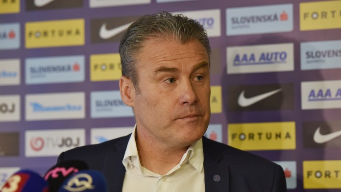 Tréner Pavel Hapal na tlačovom brífingu k príležitosti vyžrebovania súperov do kvalifikácie na EURO 2020..jpg