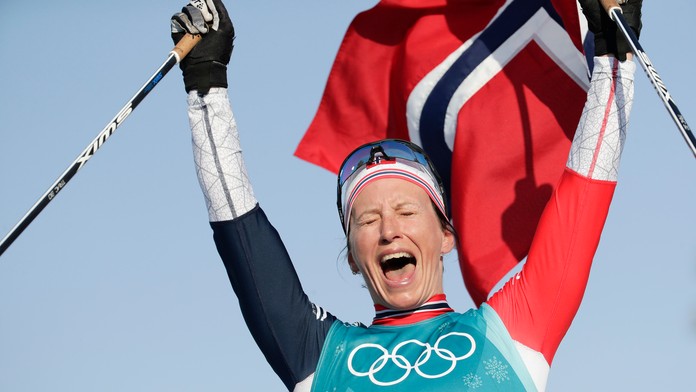 Nórska bežkyňa na lyžiach Marit Björgenová sa teší po zisku zlatej medaily. 