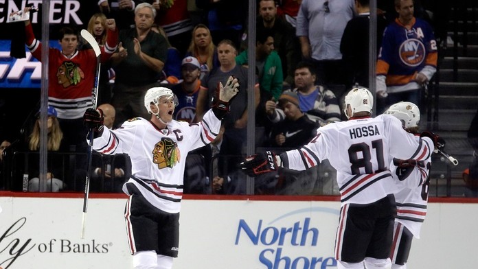 Toews, Hossa a Kane. Radosť po víťaznom góle..jpg