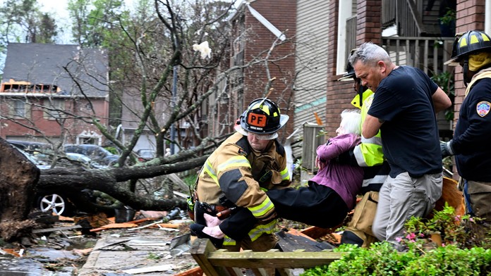 GALÉRIA: Búrky a tornáda, ktoré sa prehnali strednou časťou USA, si vyžiadali 18 obetí