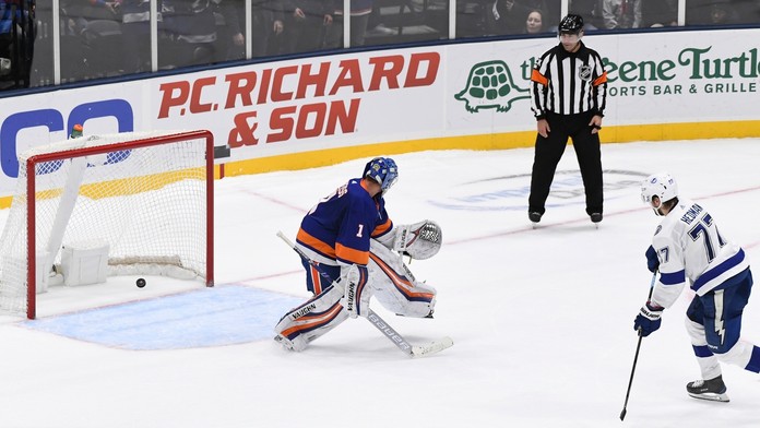 Zľava Tomáš Matoušek a Tomáš Zigo oslavujú gól so spoluhráčmi z Banskej Bystrice v dueli proti Nitre.