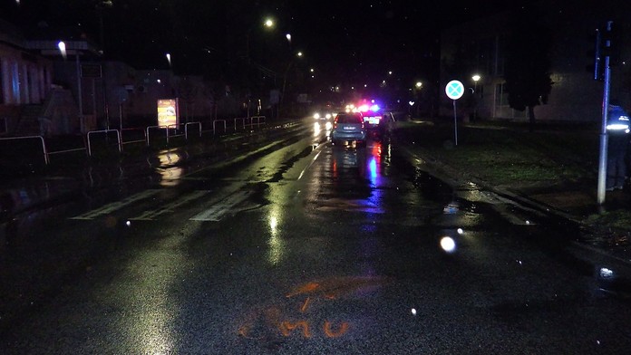 Zrazil chodkyňu na priechode.