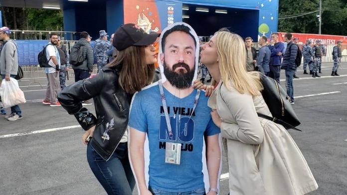 Kartónový kamarát.