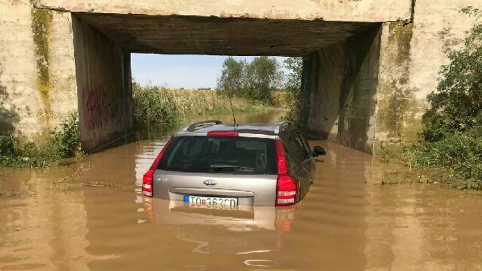 Zatopené auto v časti Andač.
