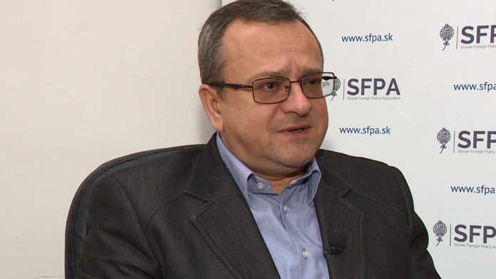 Riaditeľ Slovenskej spoločnosti pre zahraničnú politiku Alexander Duleba.
