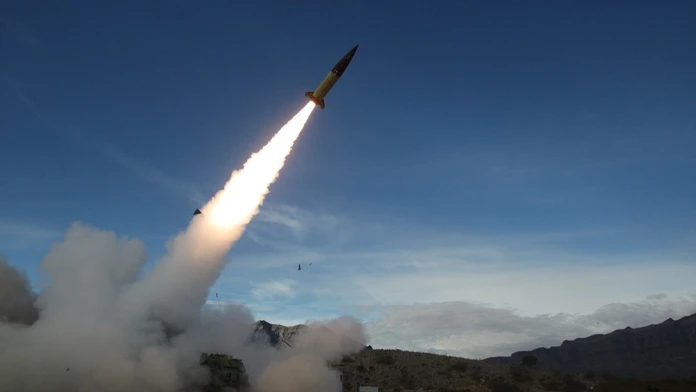 Ukrajina zaútočila na Rusko šiestimi americkými balistickými raketami ATACMS