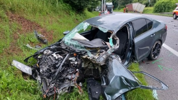 Zničené auto po nehode medzi Vrútkami a Žilinou.