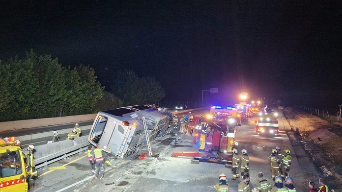 VIDEO: V Rakúsku havaroval slovenský autobus. Hlásia desať zranených