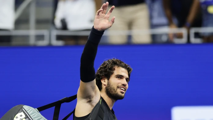 US Open: Alcaraz titul neobháji, v dlhom zápase nestačil na domáceho tenistu. Tiafoe otočil stratený duel