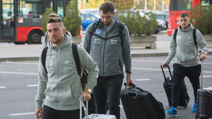 Slovenskí futbalisti odleteli do Švédska