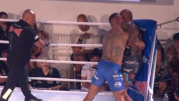 VIDEO: Pripomenul slávneho Mika Tysona. Bulharský zápasník odhryzol súperovi časť ucha priamo v ringu