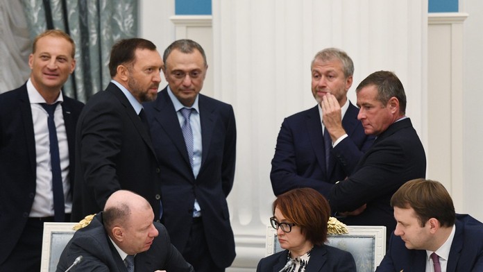 Putin zvolal oligarchov. Mal ich požiadať o miliardy na financovanie vojny na Ukrajine