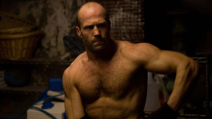 Jason Statham vo filme Mechanik zabijak