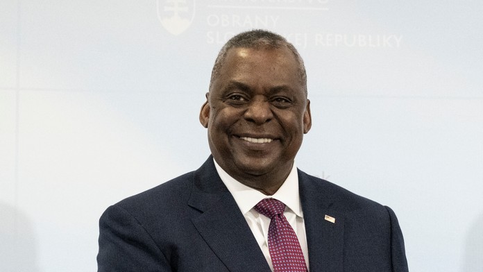 Spojené štáty sú schopné podporovať Ukrajinu aj Izrael súčasne, povedal americký minister obrany