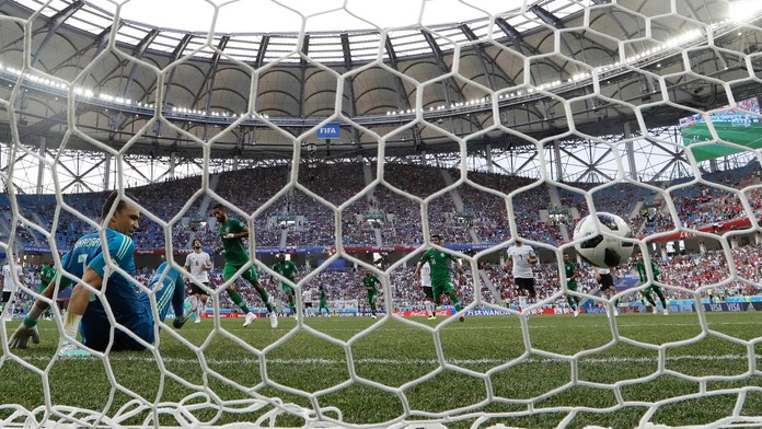 Salman Alfaraj (Saudská Arábia) premenil penaltu proti Egyptu..jpg