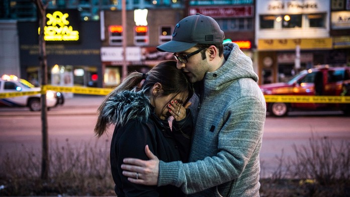 Dodávka zrážala chodcov v Toronte