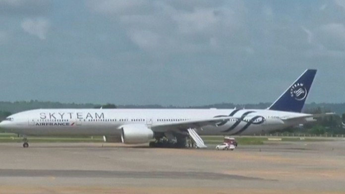 Lietadlo núdzovo pristálo v Keni