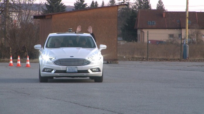 Automobil s autonómnym systémom.