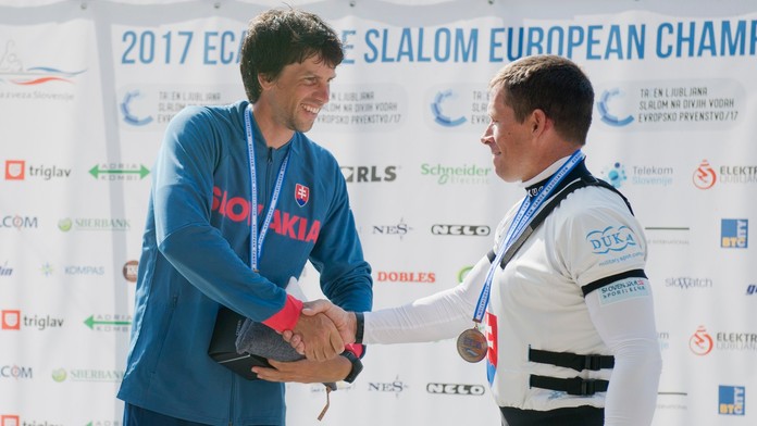 Alexander Slafkovský a Michal Martikán na pódiu. (archívna snímka)