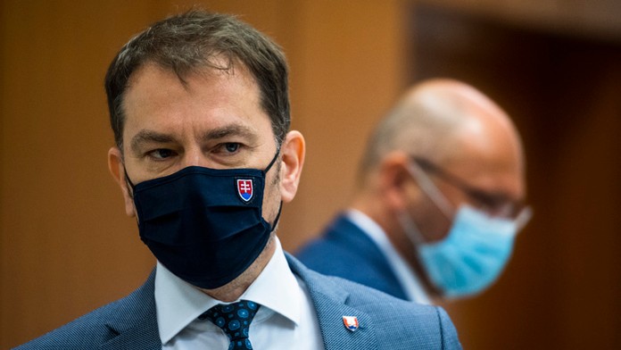 Z internetu si objednala prekrásne večerné šaty. Keď zistila, čo jej prišlo, neudržala smiech