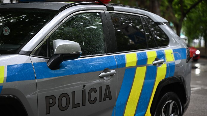 V areáli jednej zo základných škôl v Michalovciach našli podozrivú nádobu, zasahovala polícia