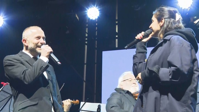 Námestia aj kluby ožili. S kamerou sme sa boli pozrieť na oslavách v Košiciach, Banskej Bystrici aj Bratislave