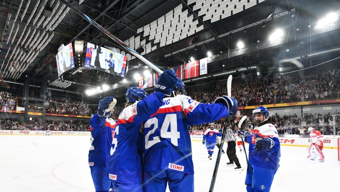 Mladí Slováci nedali súperovi šancu. Štvrtý rok po sebe postúpili do semifinále po dominantnej výhre