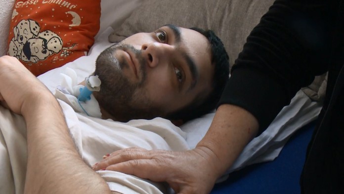 Po bitke dozorcov skončil v bdelej kóme. Kamil sa stále neprebral