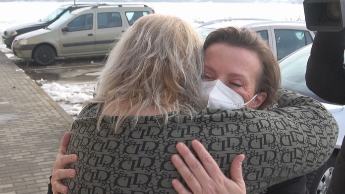 Postaviť sa opäť na nohy jej nezištne pomohla učiteľka detí, ktorá zúfalej rodine dala druhú šancu na život.