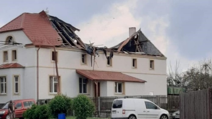 Zničený dom v obci Stebno