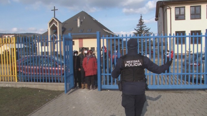 Samosprávy sa trápia s lokálnymi ohniskami.