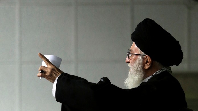 Na snímke iránsky najvyšší duchovný vodca ajatolláh Alí Chameneí