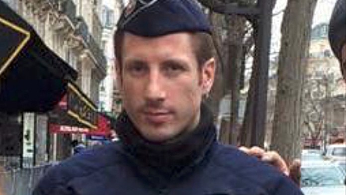 Obeťou útoku na Champs-Elysées je policajt (†37), ktorý zasahoval aj v Bataclane