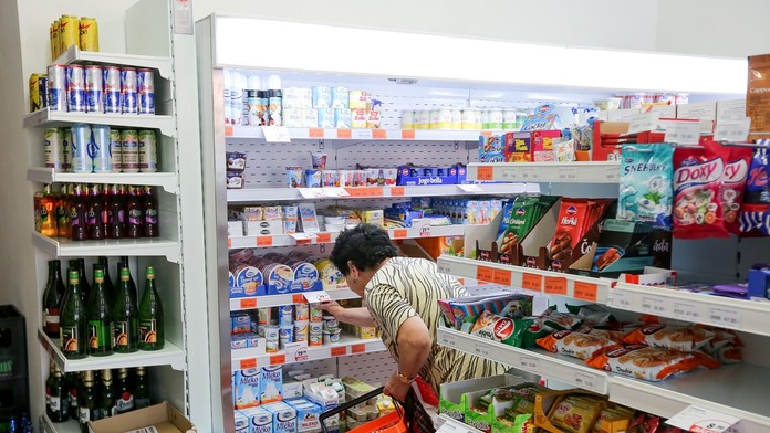 ANKETA: Zatvoriť obchody v nedeľu? Slováci si to predstaviť vedia, niektorí odborníci varujú