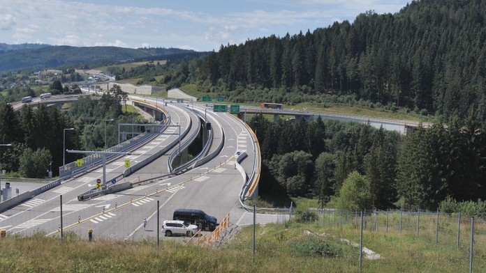 Diaľnicu zatvorili pre nakrúcanie filmu.