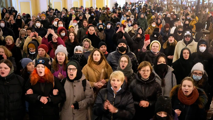 Proti ruskej invázii protestovali desaťtisíce ľudí v Amerike aj Európe