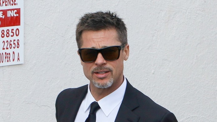 Priatelia sa boja o Brada Pitta. Ide mu o život